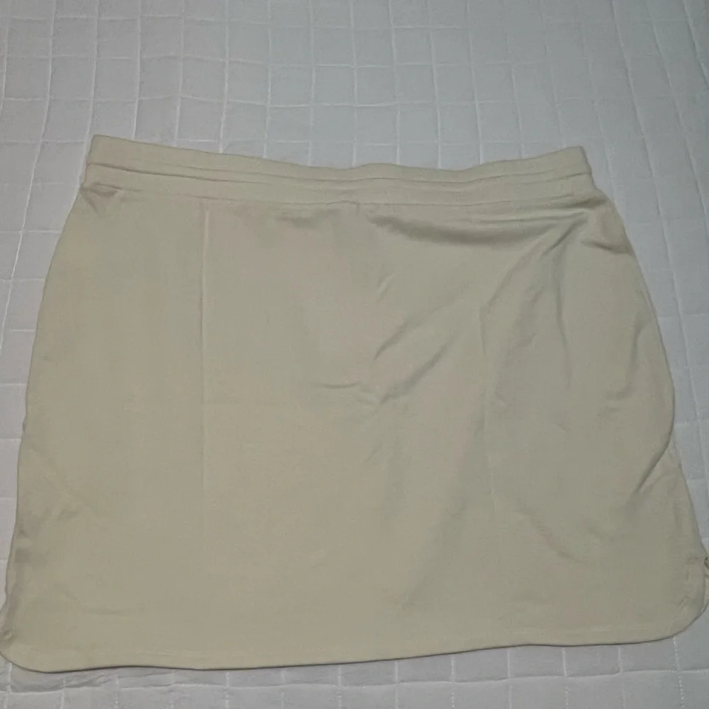 Women’s Size XL Athletic Mini Skirt. Brand is Baily Ritual